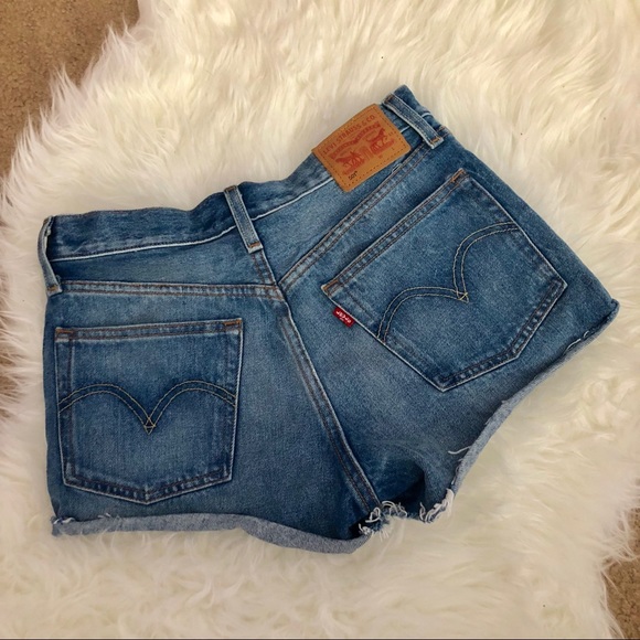 NWOT Levi’s 501 Shorts W25 - Picture 2 of 4